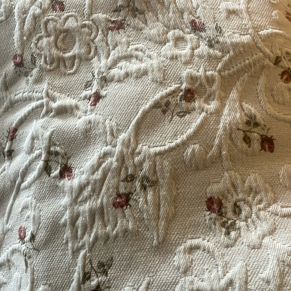 Vtg flower bedspread
Very nice 
In great shape
